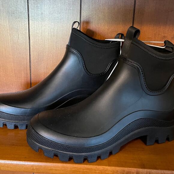 NWT Universal Thread size 8 waterproof black boot - Picture 1 of 5
